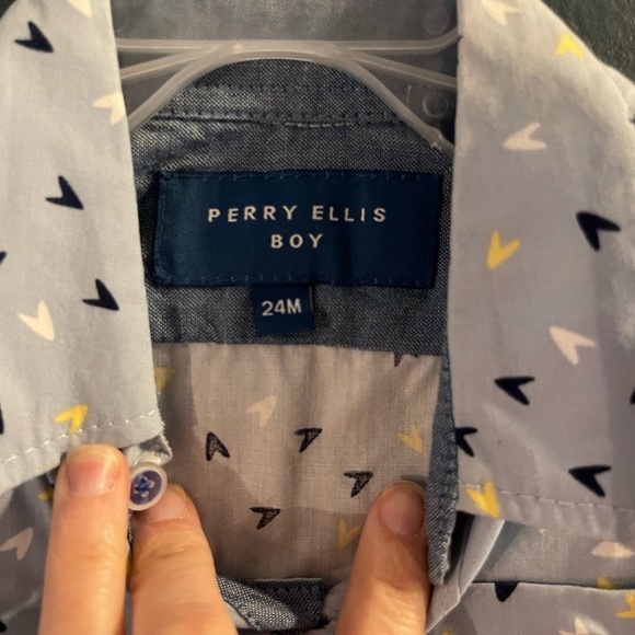 Perry Ellis Boy | Blue button down shirt with hearts | Size 24 Months # 1975 - Picture 3 of 7